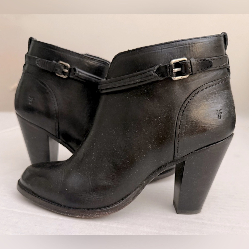 Frye Jenny Seam Short Boot in Black Leather 6.5M